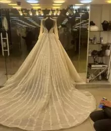 بدلة زفاف للبيع. مميزة من تصميم اردني