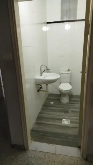 شقة للإيجار الماصيون/جهة ام الشرايط بجانب سوبر ماركت عسل ويصل للتواصل  عيسى مصلح 0592858382