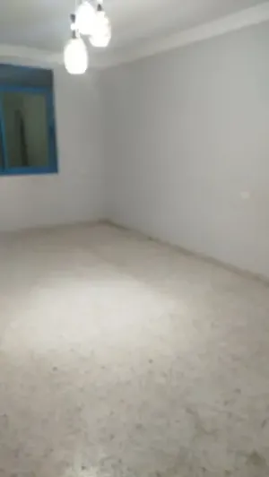 شقة للإيجار الماصيون/جهة ام الشرايط بجانب سوبر ماركت عسل ويصل للتواصل  عيسى مصلح 0592858382